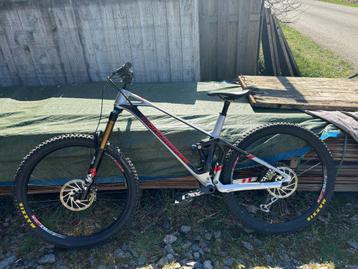 Mondraker Superfoxy Carbon RR 2021 – In topstaat! beschikbaar voor biedingen