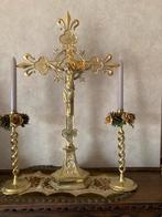 Koperen christus  ah kruis + 2 kandelaars., Ophalen, Koper of Brons