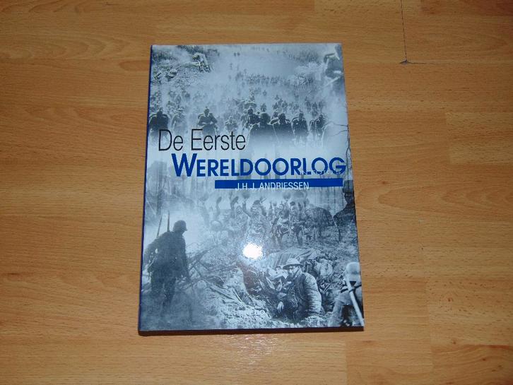 Boek 'De eerste wereldoorlog in foto's', Boeken, Oorlog en Militair, Gelezen, Algemeen, Voor 1940, Ophalen of Verzenden