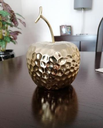 Gouden gefacetteerde appel, keramiek  beschikbaar voor biedingen