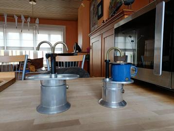 2 oude italiaanse koffiekannnetjes beschikbaar voor biedingen