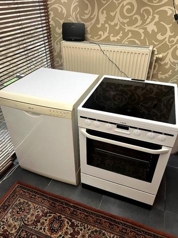 vaatwasser en oven met inductiekookplaat. beschikbaar voor biedingen