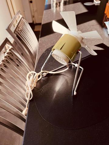 Vintage ventilator beschikbaar voor biedingen