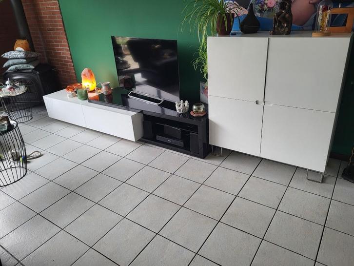 Tv kast en woonkamer kasten + tafel, Maison & Meubles, Tables | Tables à manger, Autres matériaux, Enlèvement