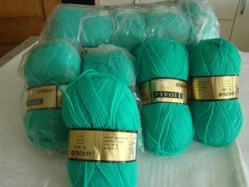 Pelotes de laine Rivoli 15 pelotes couleur vert.