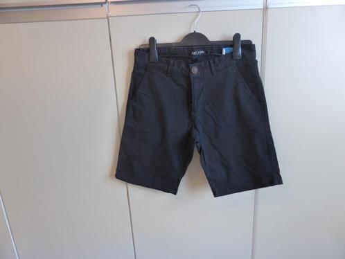 Broek. Bermuda. Cars jeans short. Maat XS of 164. Zwart., Enfants & Bébés, Vêtements enfant | Taille 164, Comme neuf, Garçon, Pantalon