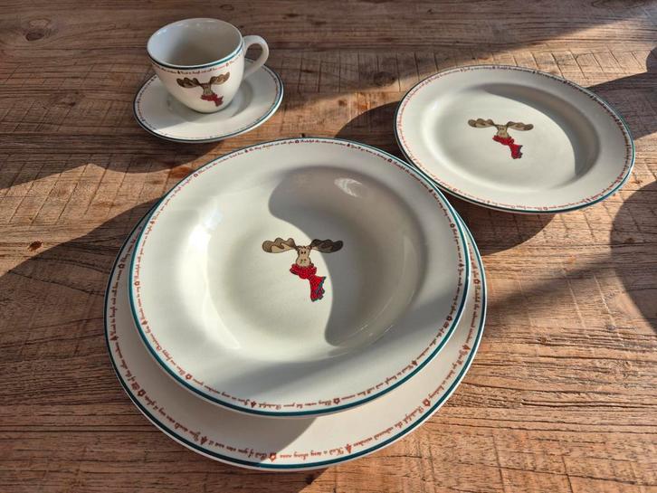 Volledig servies Rudolf het Rendier, Huis en Inrichting, Keuken | Servies, Bord(en), Ophalen