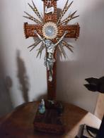 très beau crucifix d'art clochard, Antiquités & Art, Antiquités | Objets religieux, Enlèvement