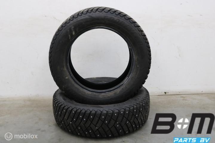 2 x 1856515 88T Goodyear UltraGrip Ice Spikes 9mm 185 65 15, Auto-onderdelen, Banden en Velgen, Band(en), Gebruikt