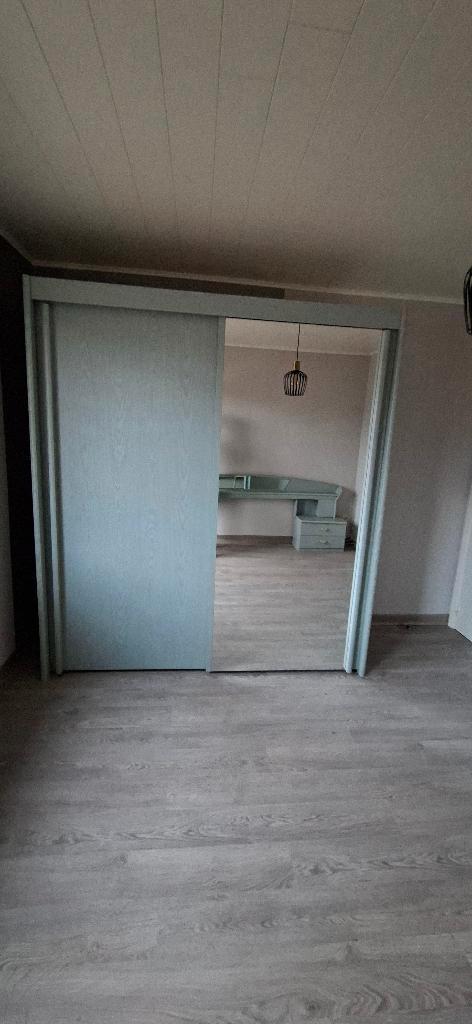 Slaapkamer in licht groene kleur zeer goede staat, Maison & Meubles, Chambre à coucher | Chambres à coucher complètes, Comme neuf