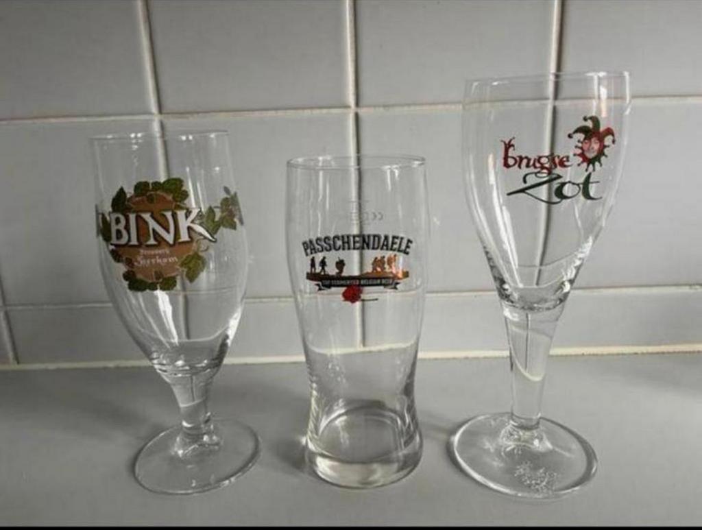 12 verschillende Bierglazen, Ophalen, Zo goed als nieuw, Bierglas