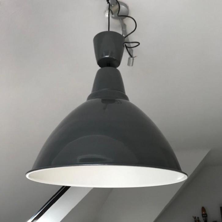 Donkergrijze hangluster diameter 50 cm, Huis en Inrichting, Lampen | Hanglampen, Zo goed als nieuw, Kunststof, Metaal, Ophalen of Verzenden