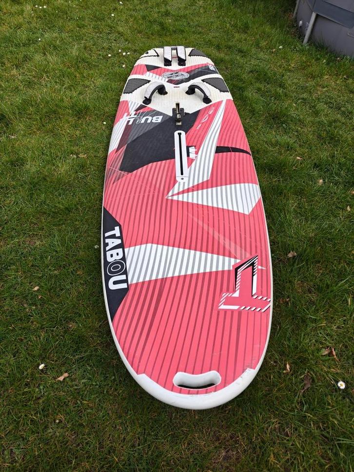 Tabou Bullit 185 liter met boardbag, Watersport en Boten, Windsurfen, Gebruikt, Plank, 250 tot 300 cm, Met vin(nen), Met draagtas
