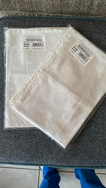 Witte zijde 90/90 / handgezoomd 22 gram beschikbaar voor biedingen