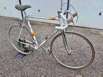 Vintage koersfiets beschikbaar voor biedingen