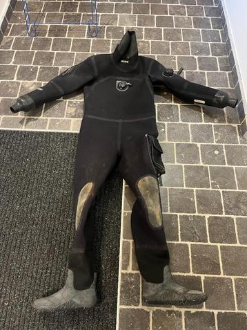 Duikmateriaal: Droogpak BARE maat: L CD4 PRO DRY, Watersport en Boten, Duiken, Ophalen, Gebruikt, Duikpak