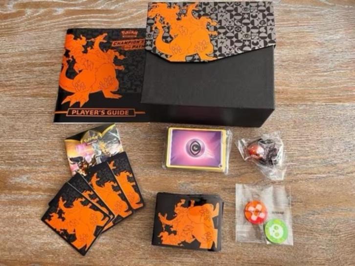 Pokemon Trainerbox Champions Path, plus 109 Kaarten!, Hobby en Vrije tijd, Verzamelkaartspellen | Pokémon, Zo goed als nieuw, Boosterbox