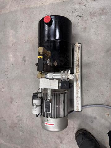 Hydraulic groep 230v mono beschikbaar voor biedingen