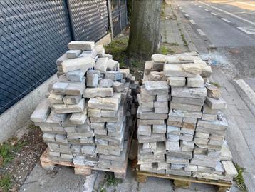 Gevelsteen beschikbaar voor biedingen
