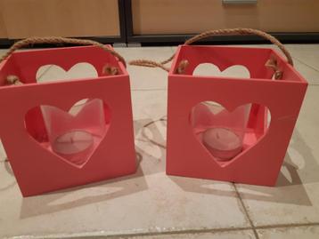 Twee hartvormige windlichten beschikbaar voor biedingen