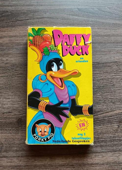 VHS - Daffy Duck - En vrienden - Nederlands - €1,50, Cd's en Dvd's, VHS | Kinderen en Jeugd, Gebruikt, Tekenfilms en Animatie