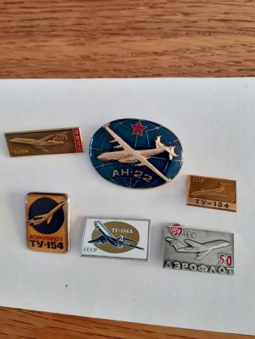 Zes oude broches, Russische vliegtuigen  beschikbaar voor biedingen