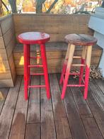 Twee houten krukken, Huis en Inrichting, Ophalen, Gebruikt, 60 tot 90 cm, Hout