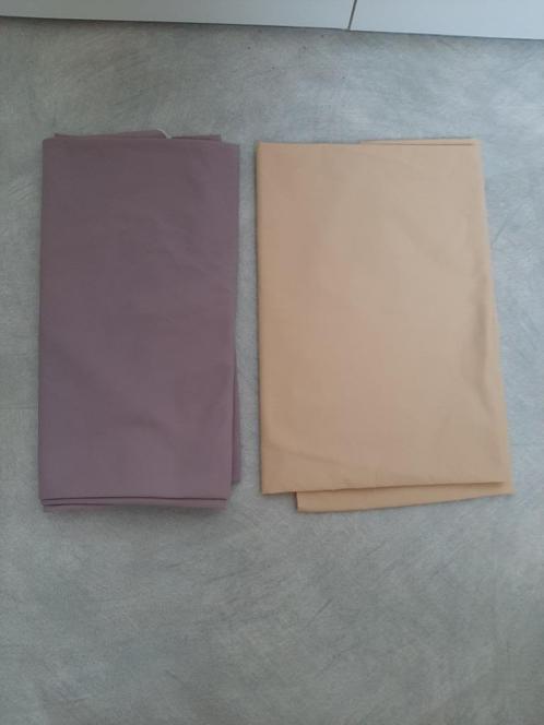 taffellinnen 2 stuks ,mauve en geel met hoog bijzettafeltje, Antiek en Kunst, Antiek | Tapijten, Tafelkleden en Textiel, Ophalen