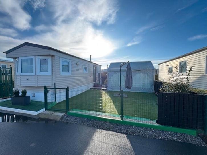 Instapklare stacaravan op camping Klein Strand te Jabbeke, Caravans en Kamperen, Stacaravans, tot en met 5, Ophalen