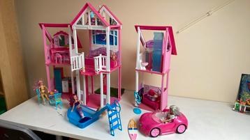 Groot barbiehuis met accessoires beschikbaar voor biedingen