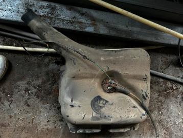Réservoir de 2cv méhari. Prix non négociable.  beschikbaar voor biedingen