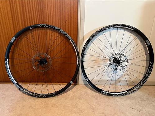 9th Wave Ninefold Yarrow grip kit 34mm voor 29mm achter, Fietsen en Brommers, Fietsonderdelen, Gebruikt, Ophalen