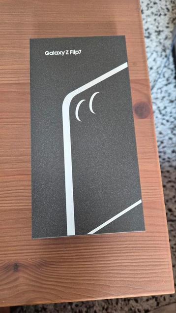 Samsung Galaxy Flip 7 Jetblack 256Gb beschikbaar voor biedingen