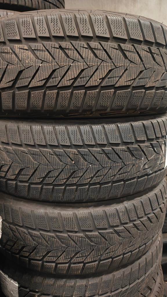 215/55r18 Vredestein 45€ l'unité avec montage et équilibrage, Enlèvement
