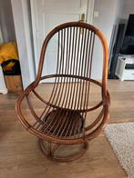 Fauteuil en osier rotatif, Enlèvement