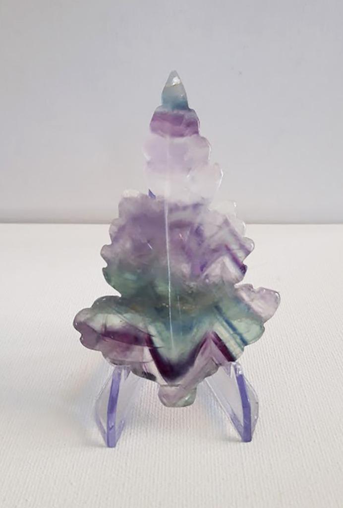 Natuurlijke handgekervde fluoriet 'bladvorm' 95x58mm - NIEUW, Handtassen en Accessoires, Edelstenen, Nieuw, Verzenden