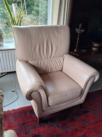 Zetel in beige leder beschikbaar voor biedingen