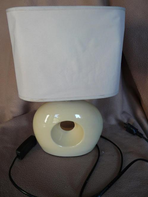 tafellamp in porselein in wit/ecru, Maison & Meubles, Lampes | Lampes de table, Utilisé, Moins de 50 cm, Synthétique, Autres matériaux