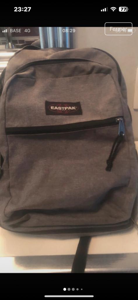 Grand sac à dos. Eastpak gris, sac solide pour l’école, Handtassen en Accessoires, Tassen | Schooltassen, Zo goed als nieuw, Rugtas