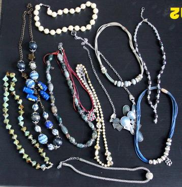 Lot halssnoeren halsketting hangers colliers bijoux perles beschikbaar voor biedingen