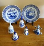 Delfts Blauw tafelbel handbel en borden Petrus Regout & Co, Antiquités & Art, Antiquités | Céramique & Poterie, Enlèvement ou Envoi