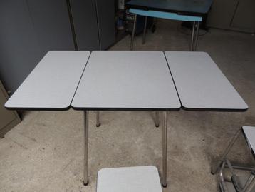 Petite table extensible, Enlèvement