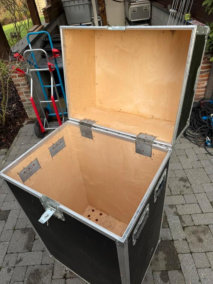 Stevige kist / flightcase voor statieven met wielen, Musique & Instruments, Boîtiers & Valises, Comme neuf, Flight case, Enlèvement