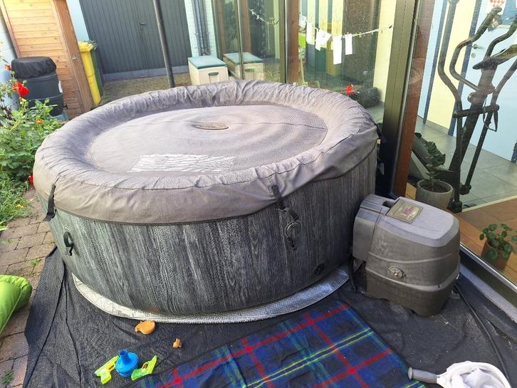 Intex PureSpa Greywood Deluxe Bubble Therapy, Tuin en Terras, Bubbelbaden en Hottubs, Gebruikt, Opblaasbaar, Afdekzeil, Filter