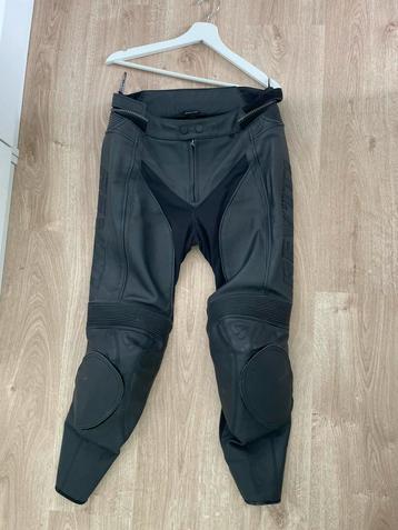 Leren broek vrouwen beschikbaar voor biedingen