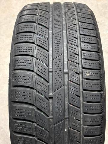 2 pneus hiver Toyo 215/45/16 beschikbaar voor biedingen