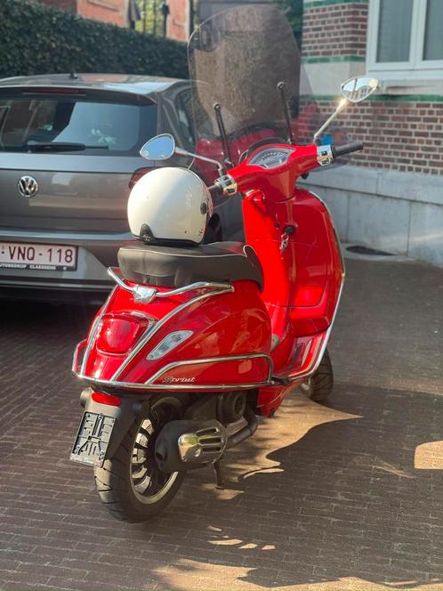 Vespa sprint 2023 met maar 300 kilometers, Vélos & Vélomoteurs, Scooters | Vespa, Comme neuf, Autres modèles, Classe B (45 km/h)