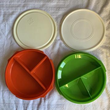 2 ronde lunchboxen beschikbaar voor biedingen