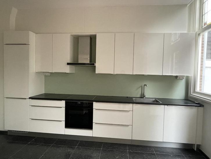 Luxe witte hoogglans keuken + Bosch apparatuur+GEDEMONTEERD, Huis en Inrichting, Keuken | Complete keukens, Zo goed als nieuw