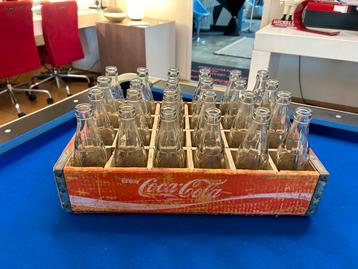 Vintage Coca-Cola-koffer + 24 glazen flessen 60-70 beschikbaar voor biedingen
